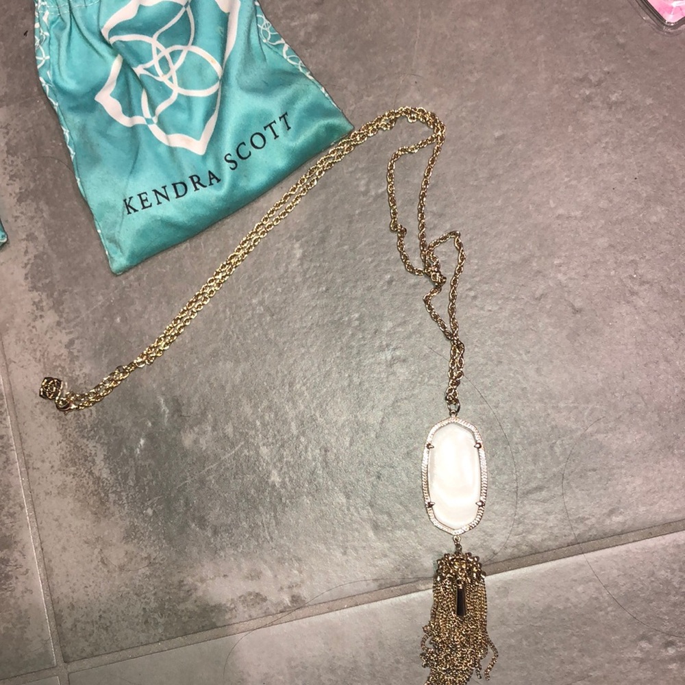 Kendra Scott signature pendant
